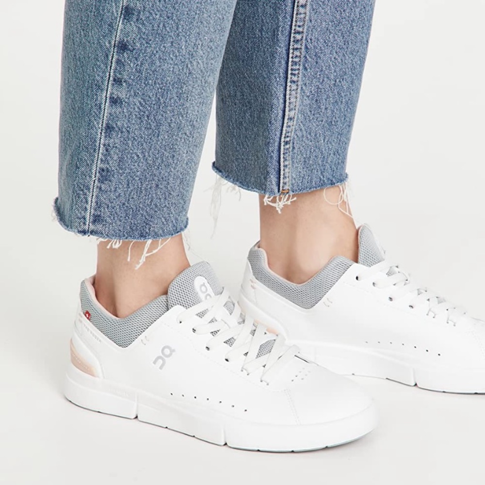 On - the roger advantage sneakers